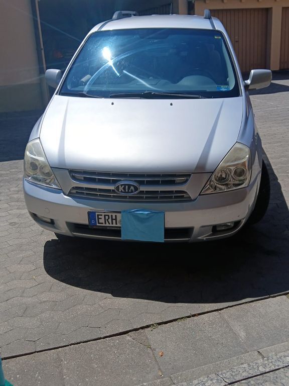 Silber Gebraucht 2008 Kia Carnival EX Van / Kleinbus | 3.449 € - Bild 1/4