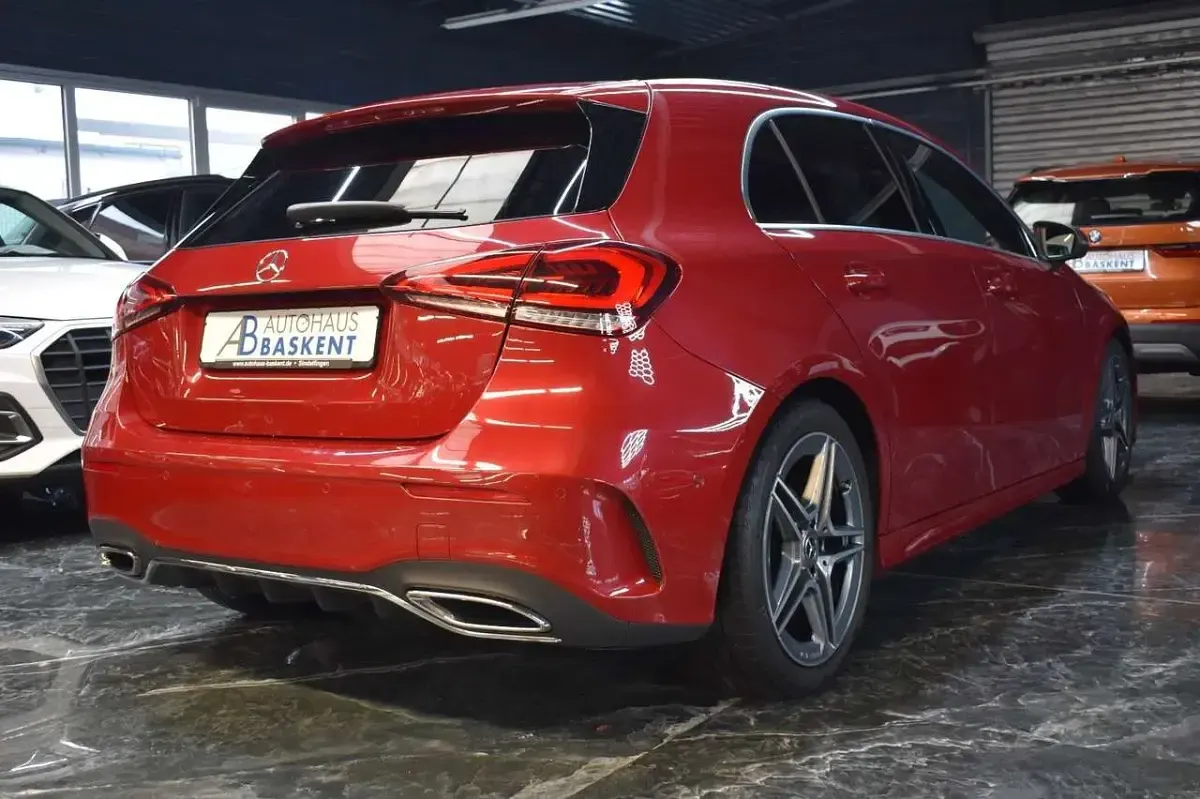 Gebraucht Mercedes A200 AMG line 150 PS (110 kW) 2021 Rot Limousine