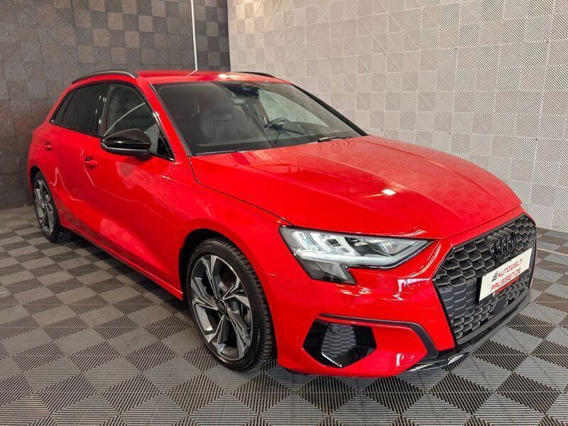 Rot Gebraucht 2023 Audi A3 Sportback Ambiente Limousine | 30.370 € (Fairer Preis) - Bild 1/4