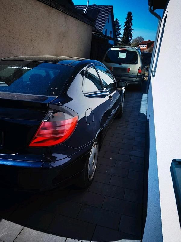 Gebraucht Mercedes C180 129 PS (94 kW) 2001 Blau Coupé