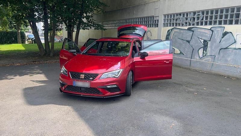 Rot Gebraucht 2018 Cupra Leon Limousine | 21.500 € (Teuer) - Bild 1/4