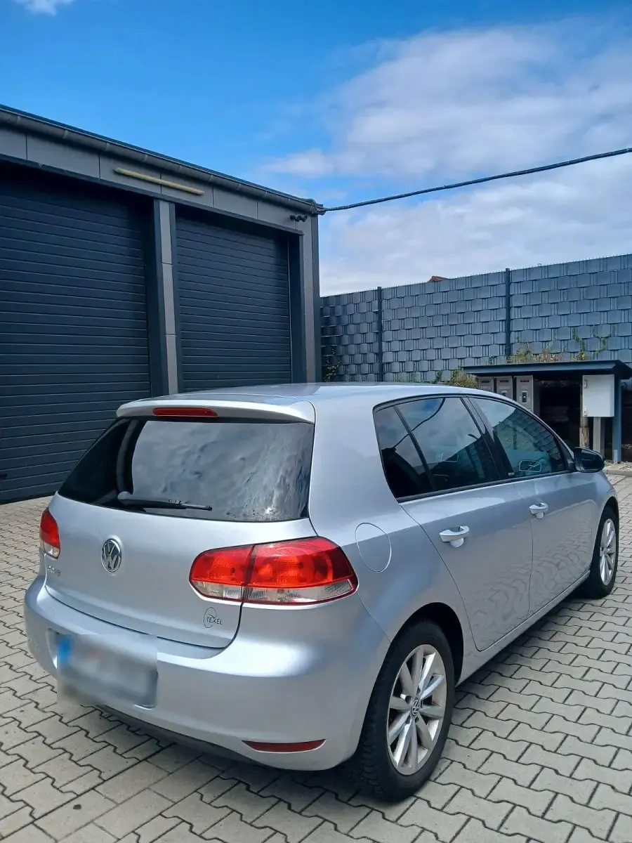 Gebraucht VW Golf VII 105 PS (77 kW) 2012 Silber Limousine