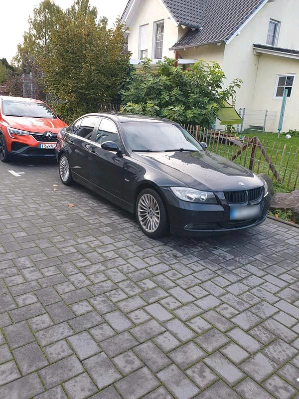 Gebraucht BMW 320 174 PS (127 kW) 2007 Schwarz Limousine