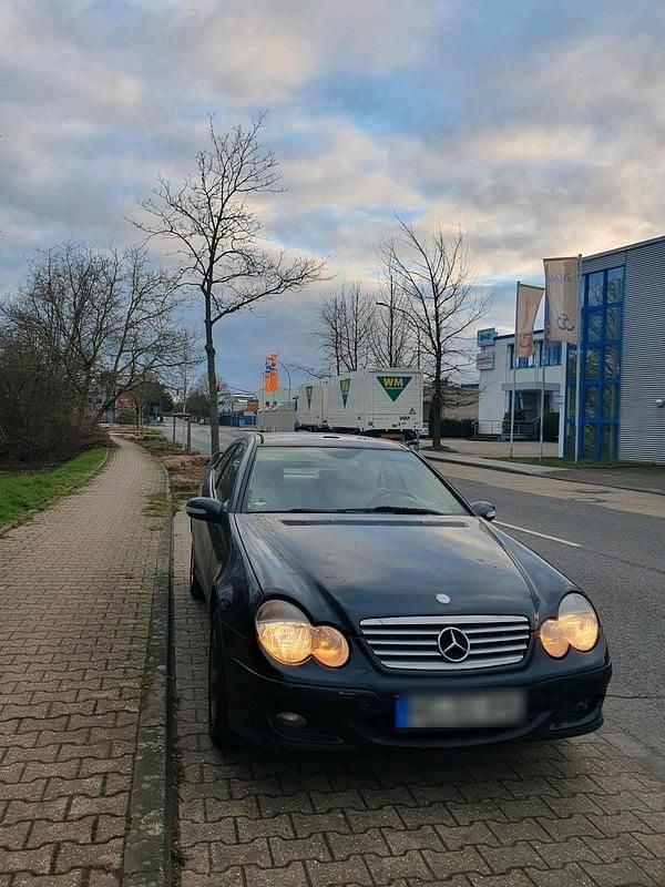 Gebraucht Mercedes C180 143 PS (105 kW) 2005 Schwarz Coupé