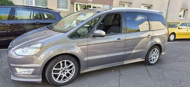 Gebraucht Ford Galaxy Business Edition 140 PS (102 kW) 2013 Braun Van / Kleinbus