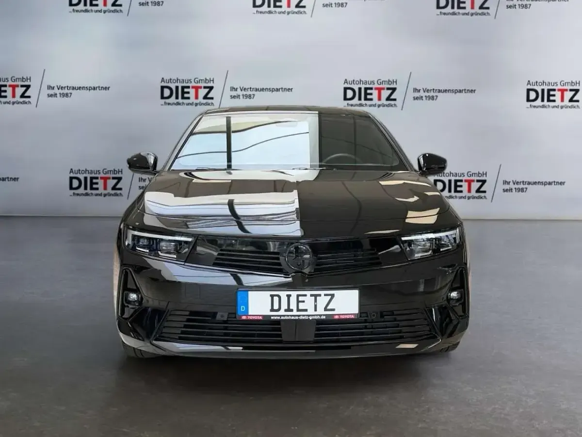 Gebraucht Opel Astra 131 PS (96 kW) 2024 Schwarz Limousine
