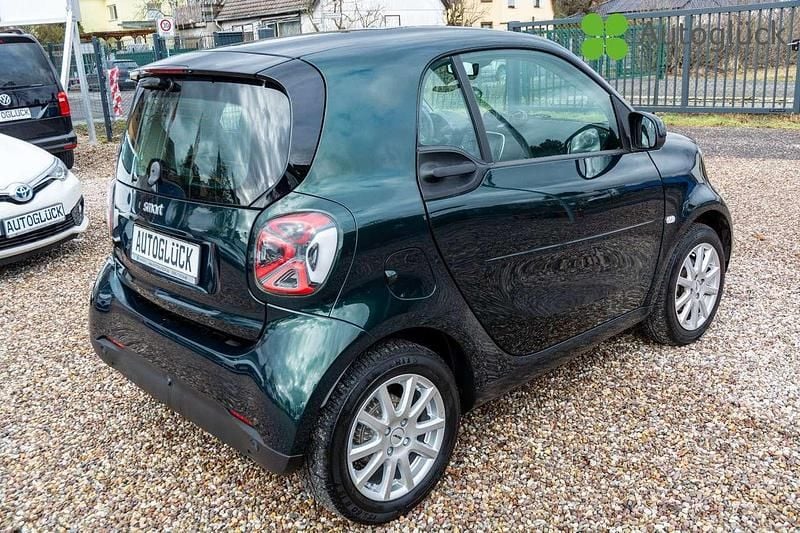 Gebraucht Smart ForTwo Coupé 60 kW (82 PS) 2021 British racing green (metallic) Coupé