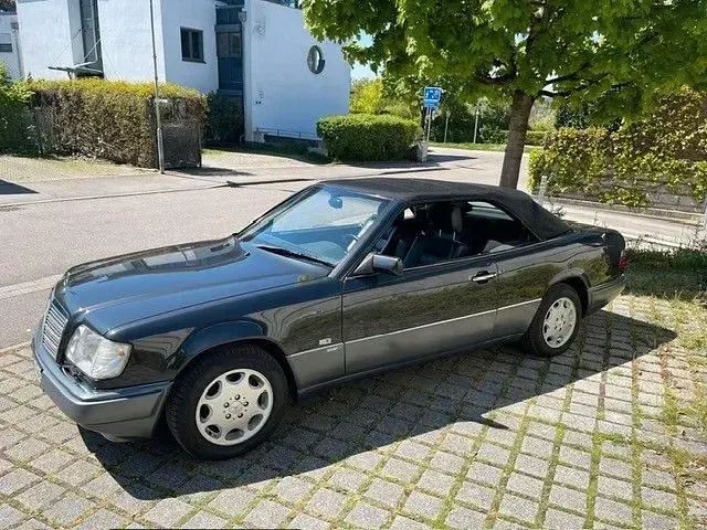 Gebraucht Mercedes E200 Sportline 136 PS (100 kW) 1996 Schwarz Cabrio