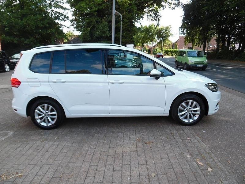 Gebraucht VW Touran Comfortline 116 PS (85 kW) 2016 Weiß Van / Kleinbus