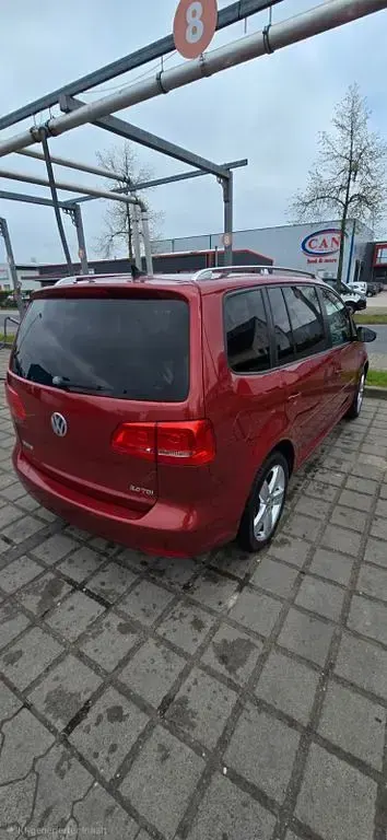 Gebraucht VW Touran Cup 140 PS (102 kW) 2015 Rot Van / Kleinbus