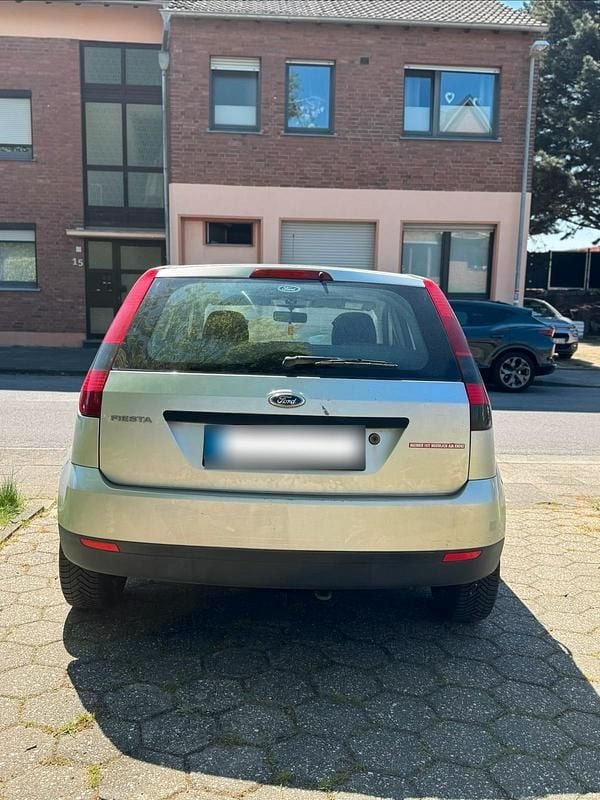 Gebraucht Ford Fiesta 80 PS (58 kW) 2003 Silber Kleinwagen