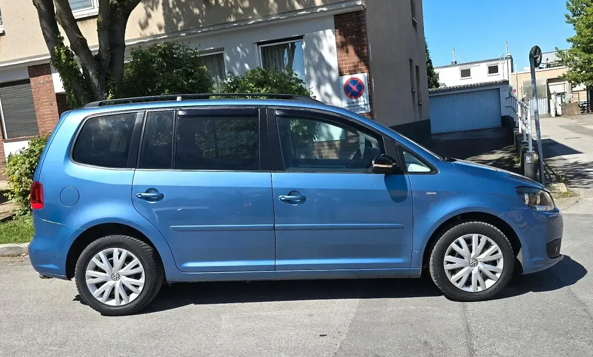Gebraucht VW Touran Match 105 PS (77 kW) 2012 Acapulcoblau metallic Van / Kleinbus