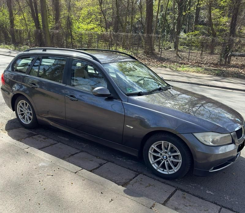 Gebraucht BMW 318 143 PS (105 kW) 2013 Grau Kombi