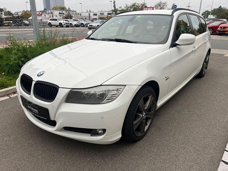Weiß Gebraucht 2010 BMW 330 Sport Line Kombi | 5.990 € (Superpreis) - Bild 1/4