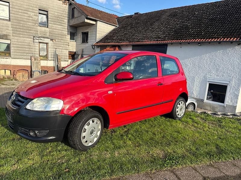 Rot Gebraucht 2005 VW Fox Kleinwagen | 200 € (Superpreis) - Bild 1/4