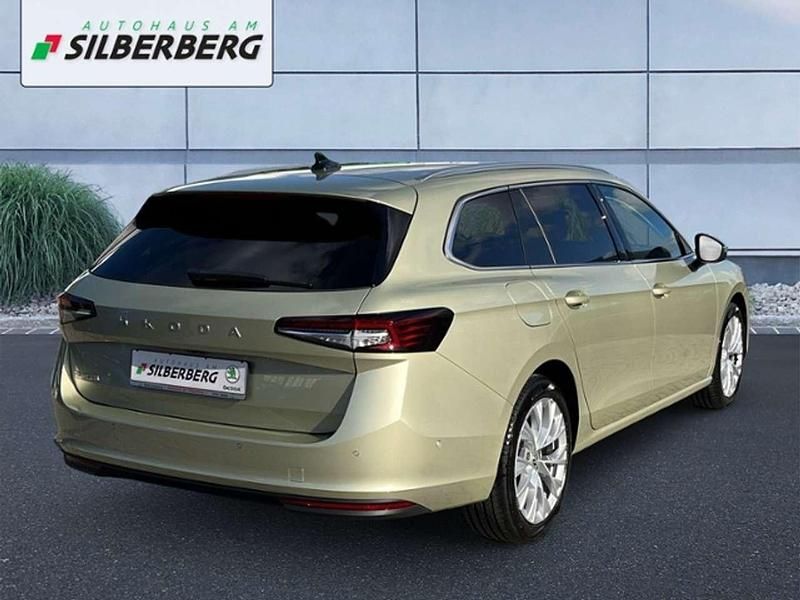 Gebraucht Skoda Superb Selection 150 PS (110 kW) 2025 Ice tea beige metallic Kombi