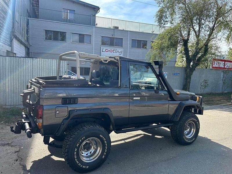 Grau Gebraucht 1998 Toyota Land Cruiser SUV | 47.000 € - Bild 1/4