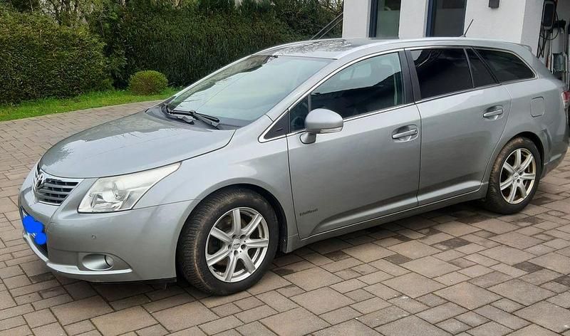 Gebraucht Toyota Avensis Executive 150 PS (110 kW) 2011 Silber Kombi