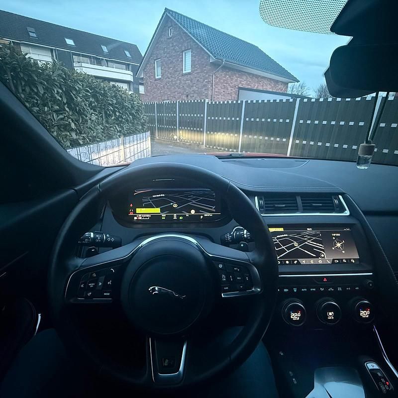 Gebraucht Jaguar E-Pace R-Dynamic 249 PS (183 kW) 2019 Rot SUV