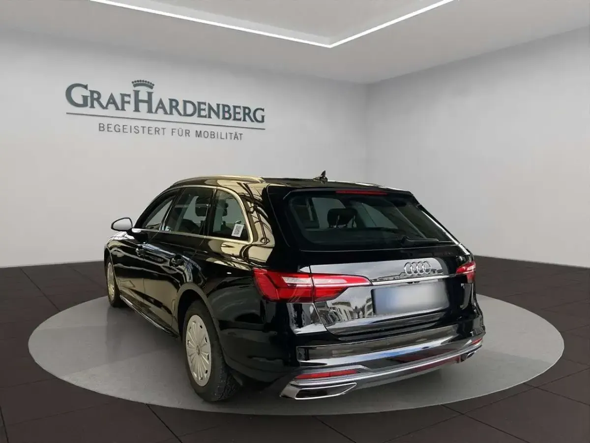 Gebraucht Audi A4 Advanced 150 PS (110 kW) 2023 Brillantschwarz Kombi