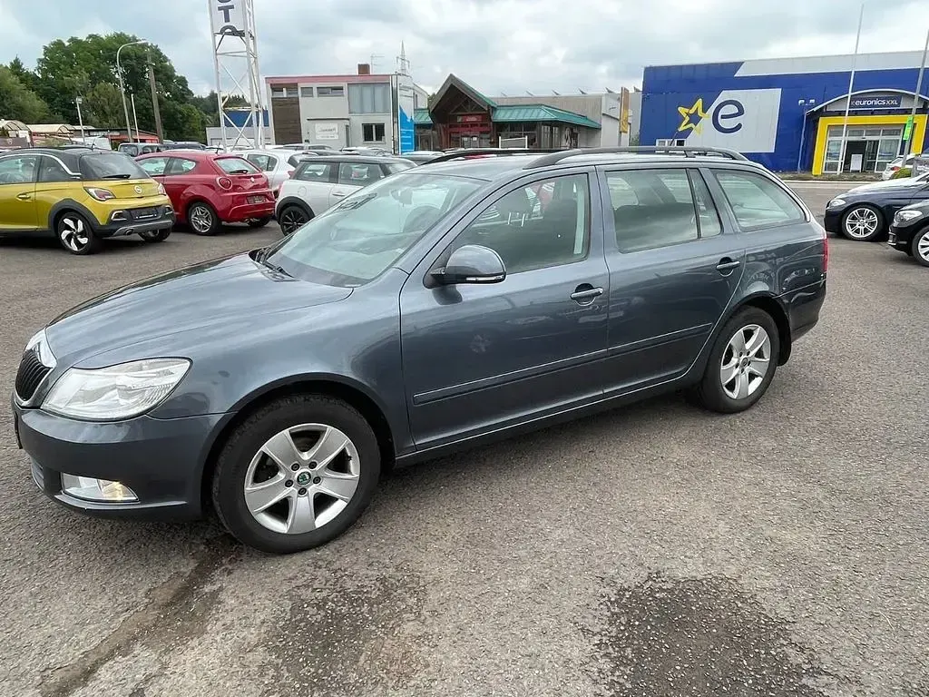 Gebraucht Skoda Octavia Ambiente 105 PS (77 kW) 2011 Grau Kombi