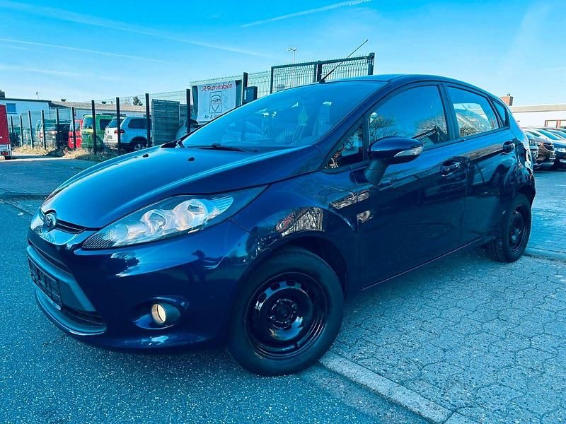 Gebraucht Ford Fiesta Ambiente 69 PS (50 kW) 2011 Blau Kleinwagen