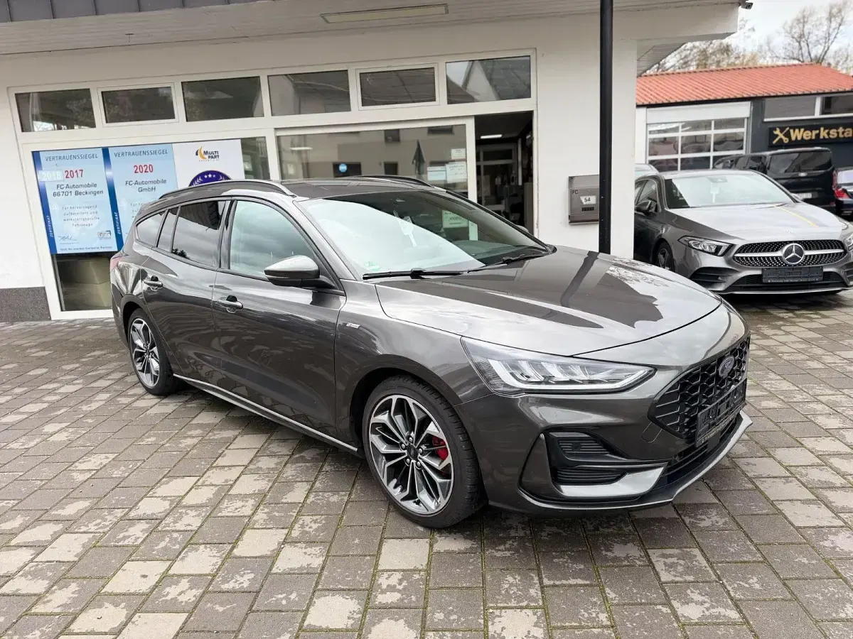 Gebraucht Ford Focus ST-Line 120 PS (88 kW) 2022 Grau Kombi