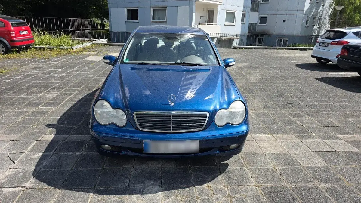 Gebraucht Mercedes C180 143 PS (105 kW) 2003 Blau Limousine