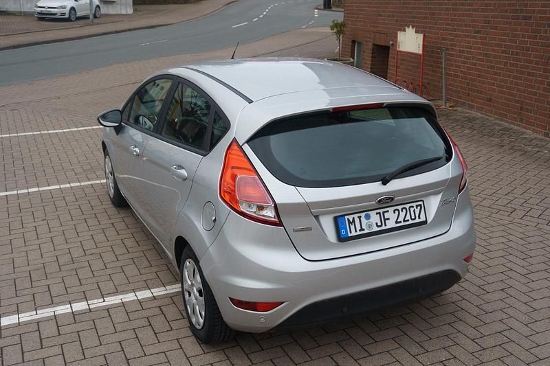 Gebraucht Ford Fiesta SYNC Edition 95 PS (69 kW) 2014 Silber Kleinwagen