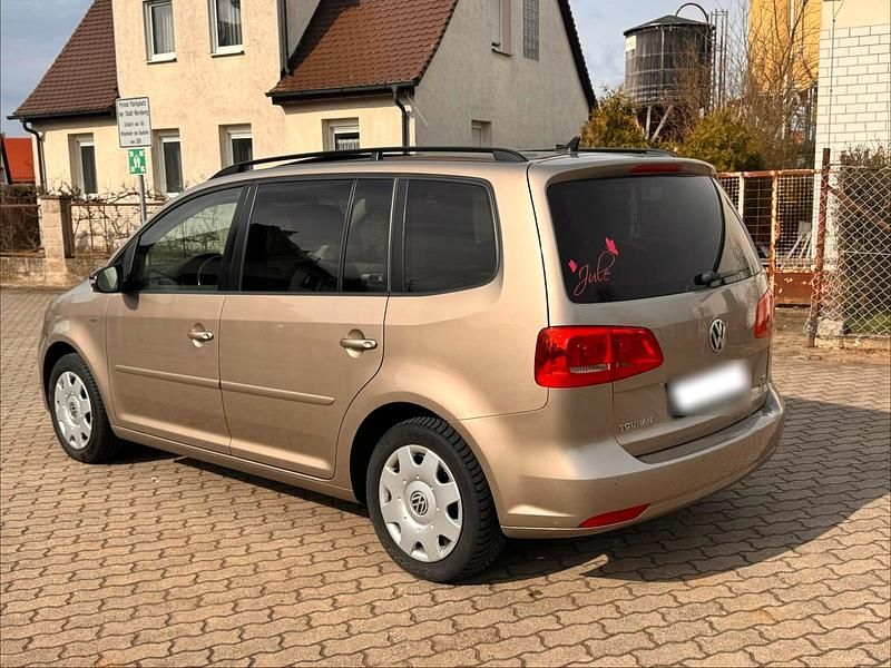 Gebraucht VW Touran Match 105 PS (77 kW) 2012 Braun Van / Kleinbus