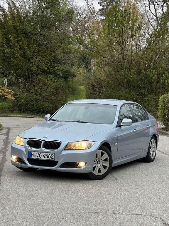 Second-hand BMW 320 170 CP (125 kW) 2009 Albastru Berlinǎ