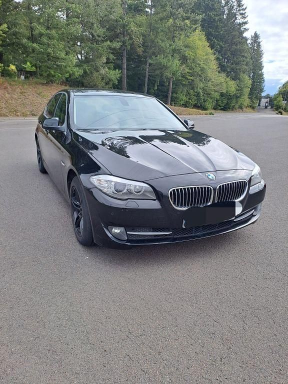 Schwarz Gebraucht 2010 BMW 520 Limousine | 6.499 € (Guter Preis) - Bild 1/4