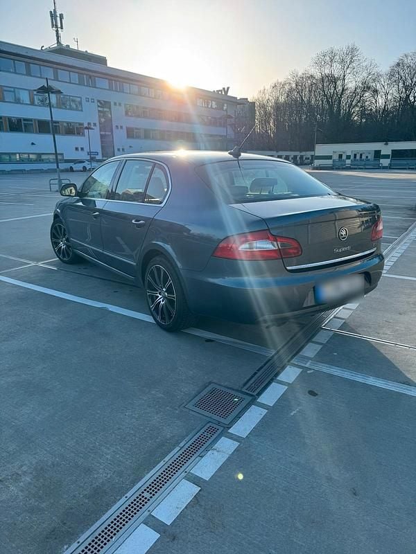Gebraucht Skoda Superb 170 PS (125 kW) 2009 Grau Limousine
