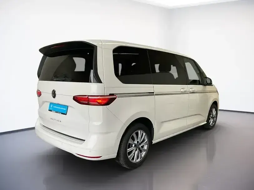 Gebraucht VW Multivan Style 150 PS (110 kW) 2024 Weiss Van / Kleinbus