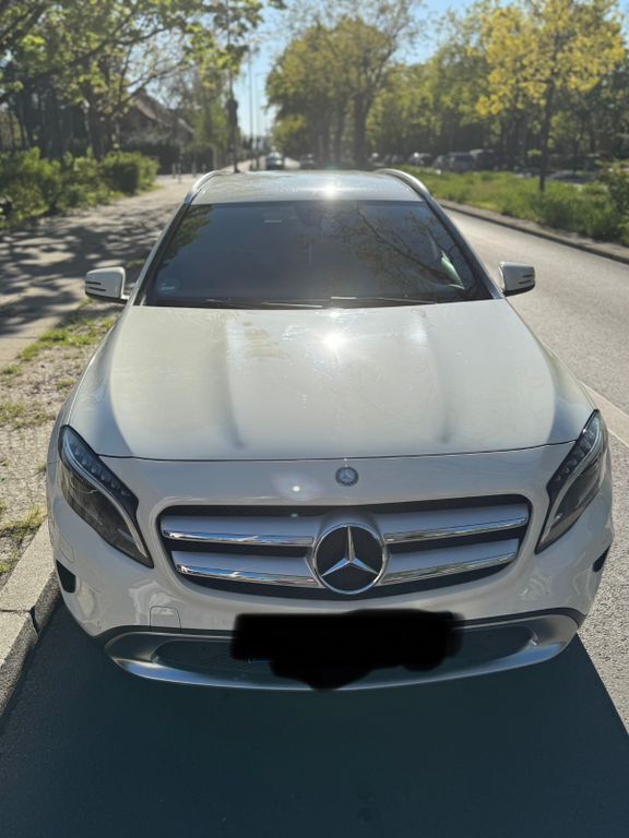 Weiß Gebraucht 2016 Mercedes GLA180 SUV | 15.000 € (Superpreis) - Bild 1/4