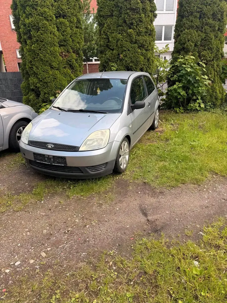 Gebraucht Ford Fiesta 69 PS (50 kW) 2005 Silber Kleinwagen