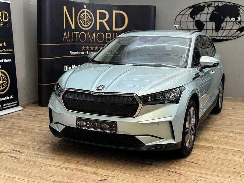 Arctic silber metalli (metallic) Gebraucht 2021 Skoda Enyaq iV SUV | 22.589 € (Fairer Preis) - Bild 1/3