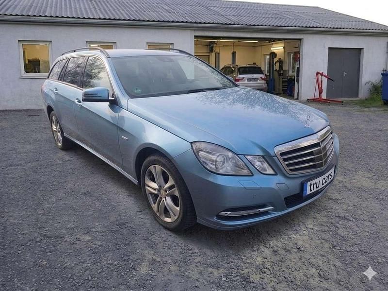 Second-hand Mercedes E220 170 CP (125 kW) 2012 Albastru Break