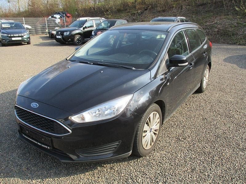 Gebraucht Ford Focus Trend 125 PS (91 kW) 2015 Schwarz Kombi