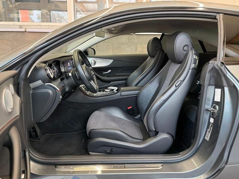 Gebraucht Mercedes E220 Night 194 PS (142 kW) 2019 Grau Coupé