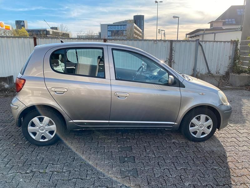 Gebraucht Toyota Yaris 65 PS (47 kW) 2005 Grau Kleinwagen