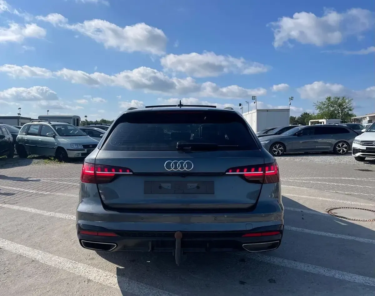 Gebraucht Audi A4 S-Line 163 PS (119 kW) 2022 Grau Kombi