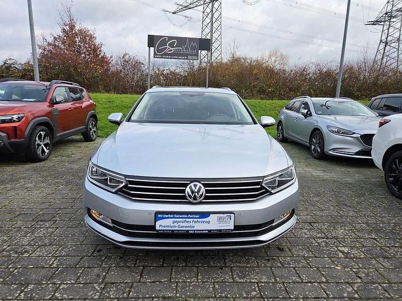 Silber Gebraucht 2018 VW Passat Comfortline Kombi | 16.890 € (Fairer Preis) - Bild 1/4