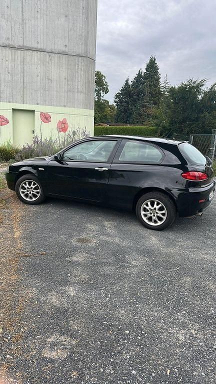Schwarz Gebraucht 2005 Alfa Romeo 147 Distinctive Kleinwagen | 1.999 € (Etwas zu teuer) - Bild 1/2