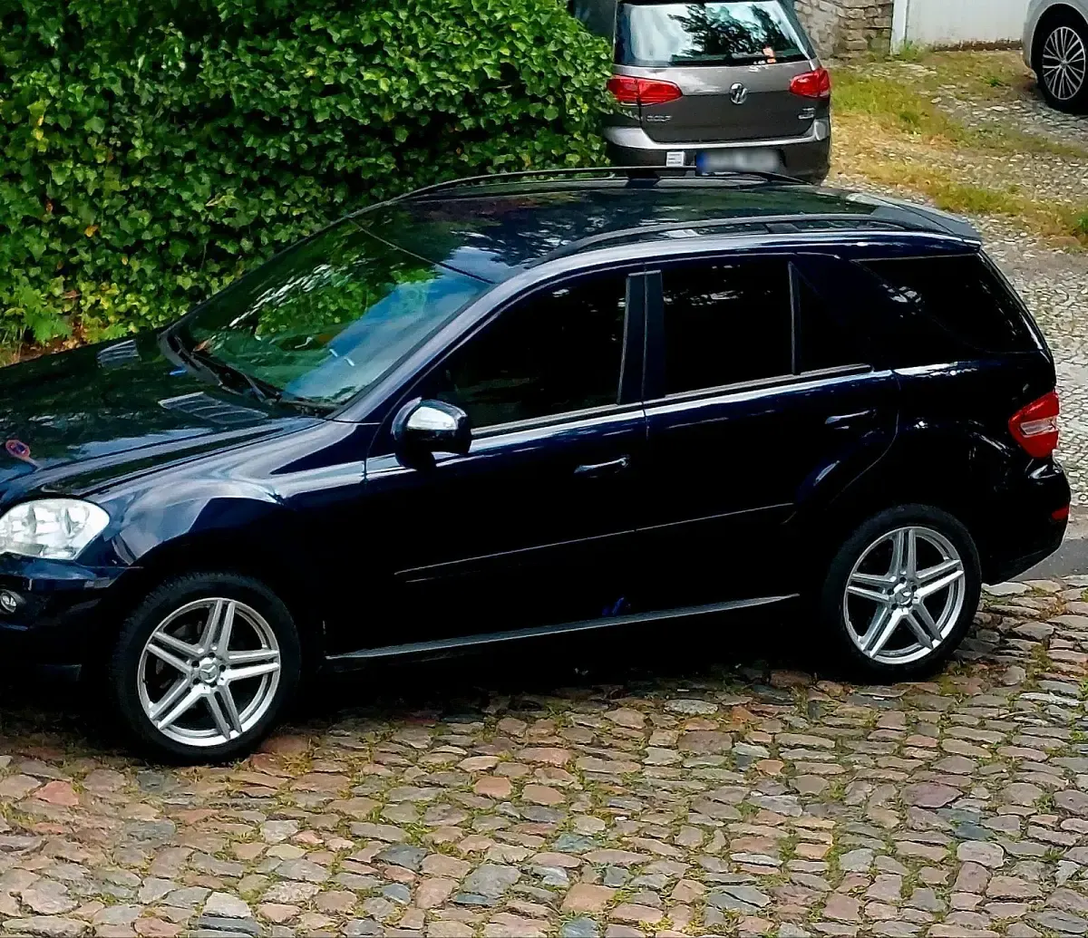 Gebraucht Mercedes ML350 231 PS (169 kW) 2010 Blau SUV