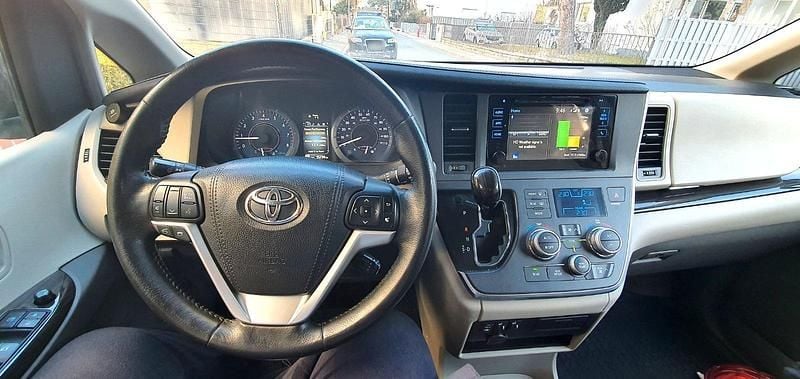 Gebraucht Toyota Sienna XLE 270 PS (198 kW) 2016 Blau Van / Kleinbus