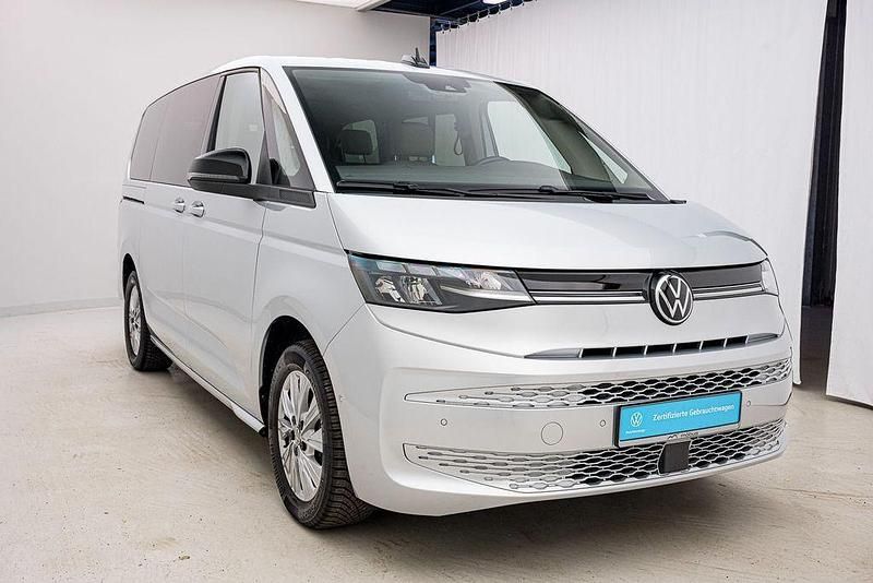 Gebraucht VW Multivan Life 150 PS (110 kW) 2024 Reflexsilber metallic Van