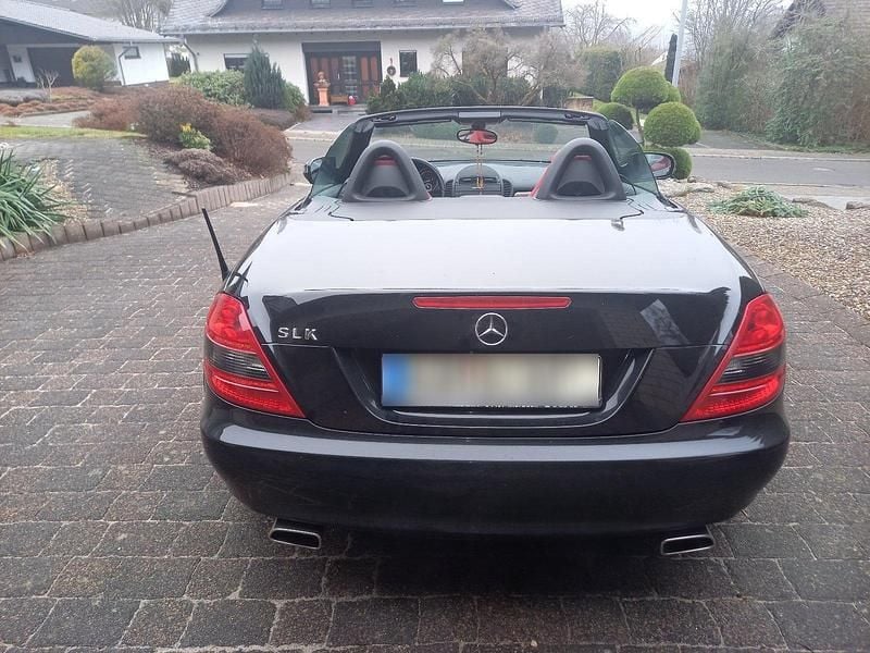 Gebraucht Mercedes SLK300 231 PS (169 kW) 2010 Schwarz Cabrio