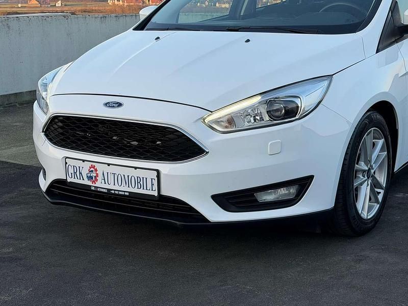 Gebraucht Ford Focus 120 PS (88 kW) 2015 Frostweiß Kombi