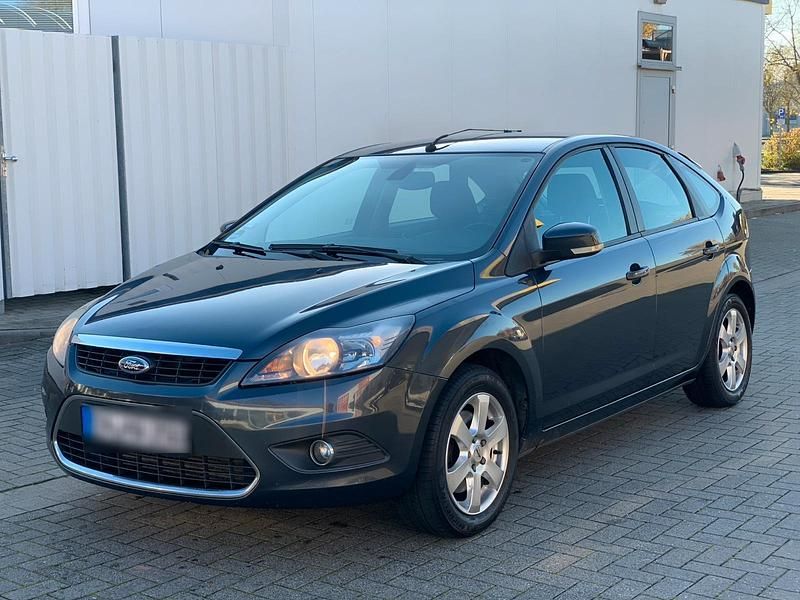 Grau Gebraucht 2009 Ford Focus Limousine | 3.150 € (Etwas zu teuer) - Bild 1/4